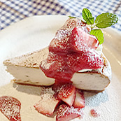 季節のスイーツ・イチゴのチーズケーキ